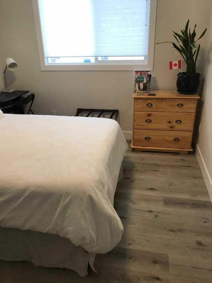 Your Home Away From Home Kelowna Eksteriør billede