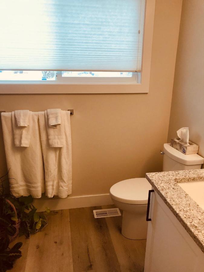 Your Home Away From Home Kelowna Eksteriør billede